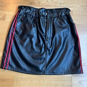 LEATHER SKIRT WITH RED STRIPE
